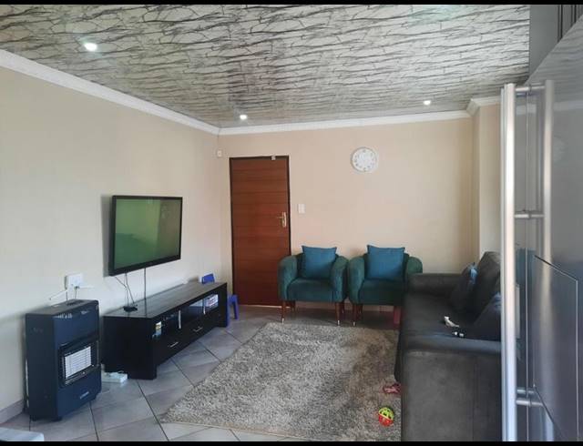 3 BEDROOM HOUSE FOR SALE IN BEVERLY HILLS